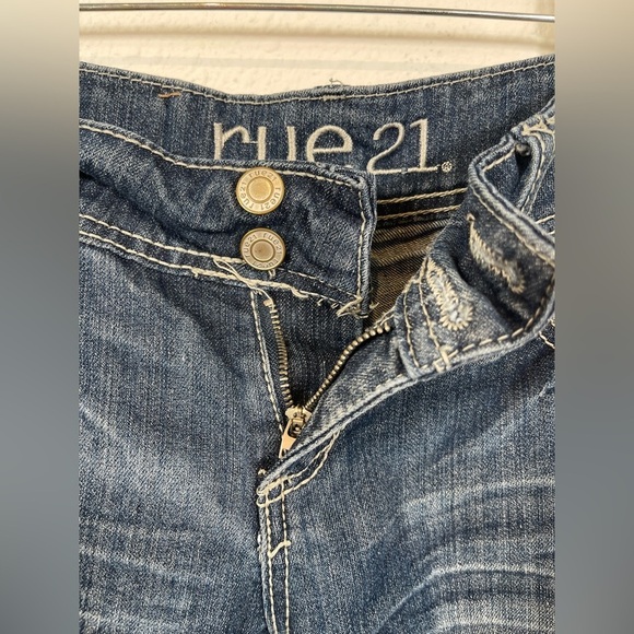 Rue 21 RIP Distressed Womens Capri Blue Jean Pants 3/4 Beach Summer Wear Stretch - Picture 11 of 16